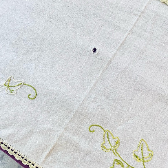 EMBROIDERED TABLE RUNNER 35 x 16 Inches - Picture 2 of 3